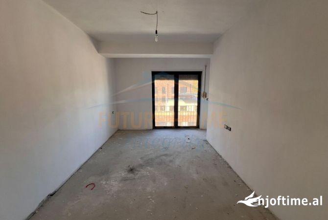 Shtepi ne shitje Apartament ne Tirane, 3+1, Mobilimi Bosh, pa mobiluar, Pagesa 253,000  Euro.