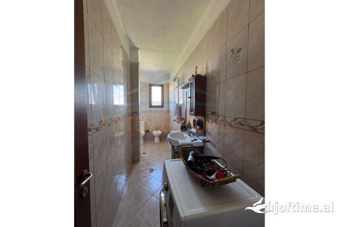 Shitet, Godine Biznesi 4-Kateshe, Durres.