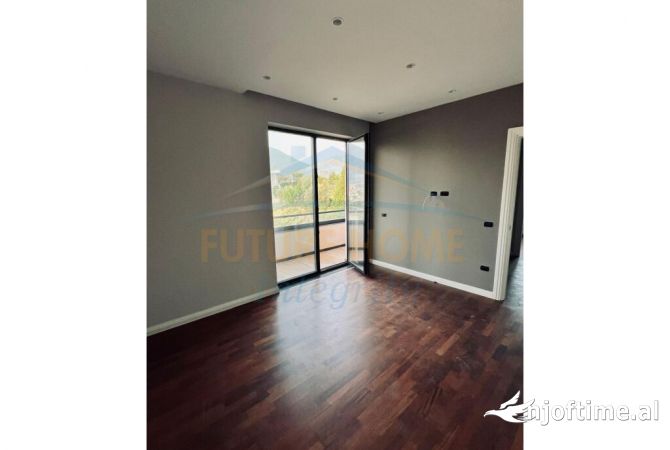 Shtepi me qera Vila Luksoze ne Tirane, 7+1, Mobilimi Bosh, pa mobiluar, Pagesa 2,500  Euro.