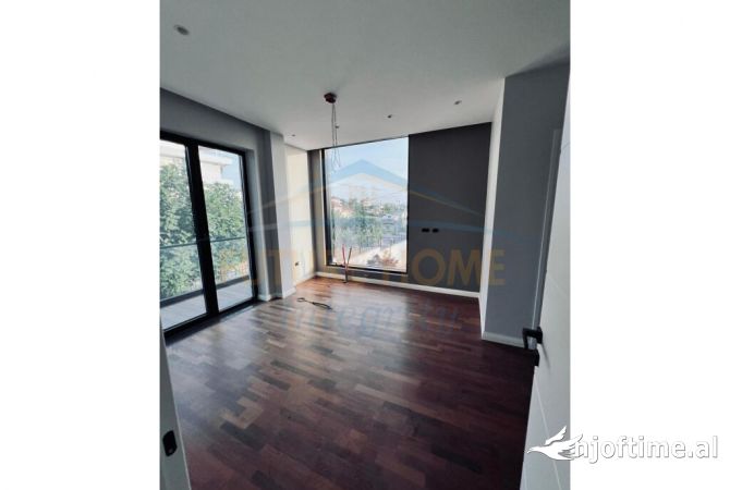 Shtepi me qera Vila Luksoze ne Tirane, 7+1, Mobilimi Bosh, pa mobiluar, Pagesa 2,500  Euro.
