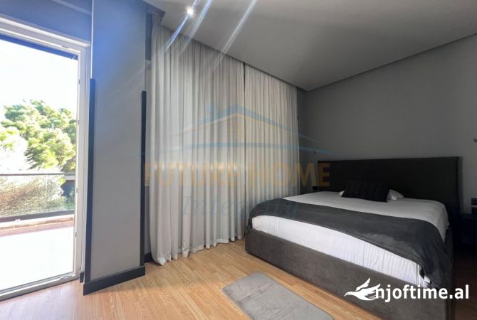 Shtepi me qera Vila Luksoze ne Durres, 3+1, Mobilimi E mobiluar, Pagesa 7,500  Euro.