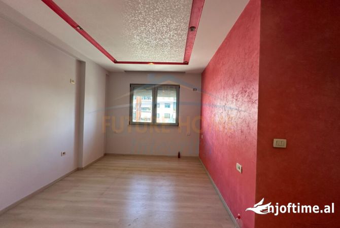 Shtepi ne shitje Apartament ne Tirane, 3+1, Mobilimi Bosh, pa mobiluar, Pagesa 215,000  Euro.