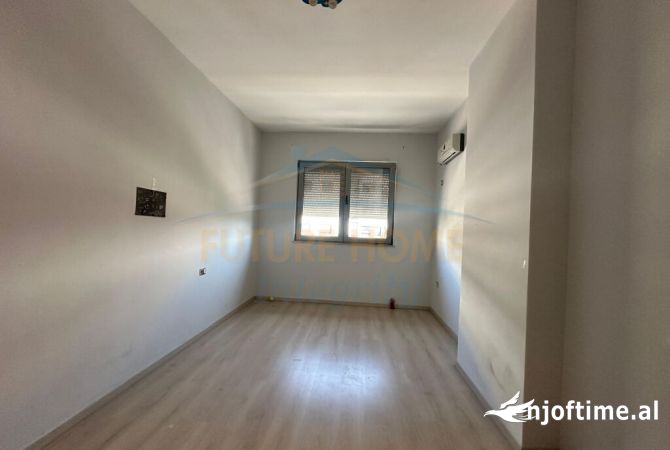 Shtepi ne shitje Apartament ne Tirane, 3+1, Mobilimi Bosh, pa mobiluar, Pagesa 215,000  Euro.