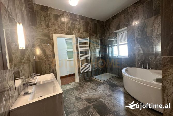 Shtepi me qera Apartament ne Tirane, 4+1, Mobilimi E mobiluar, Pagesa 4,800  Euro.