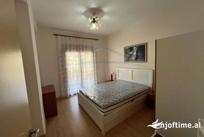 Shtepi me qera 5+1 ne Tirane - 1,100 Euro