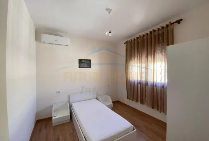 Shtepi me qera 5+1 ne Tirane - 1,100 Euro