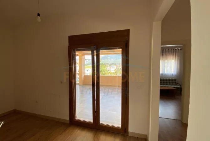 Shtepi me qera 5+1 ne Tirane - 1,100 Euro