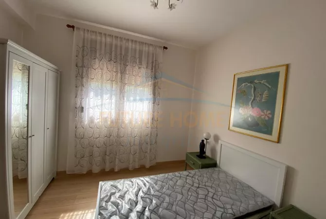 Shtepi me qera Duplex(shtepi me 2 kate) ne Tirane, 5+1, Mobilimi E mobiluar, Pagesa 1,100  Euro.