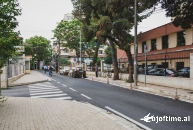 Ambient biznesi me qera 3+1 ne Tirane - 1,700 Euro