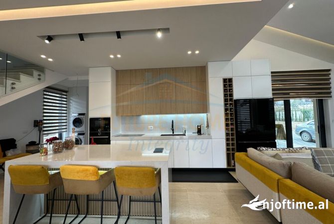 Shtepi me qera Vila Luksoze ne Tirane, 3+1, Mobilimi E mobiluar, Pagesa 3,500  Euro.