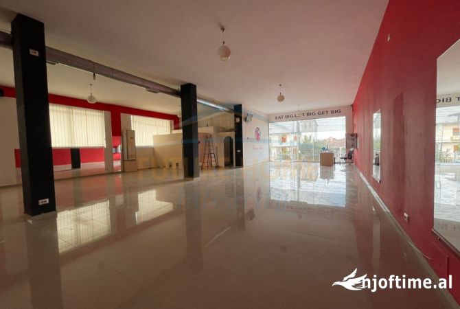 Ambient biznesi me qera 3+1 ne Tirane - 1,000 Euro
