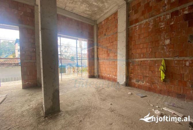 Shitet, Ambient, Rruga e Elbasanit, Tirane.