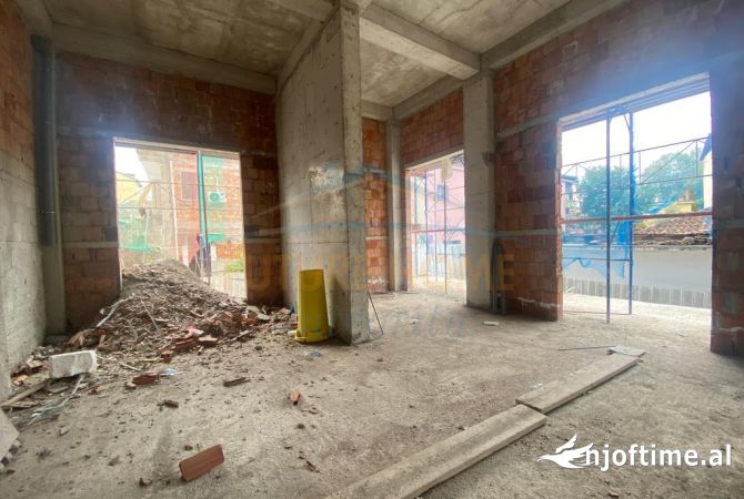 Shitet, Ambient, Rruga e Elbasanit, Tirane.