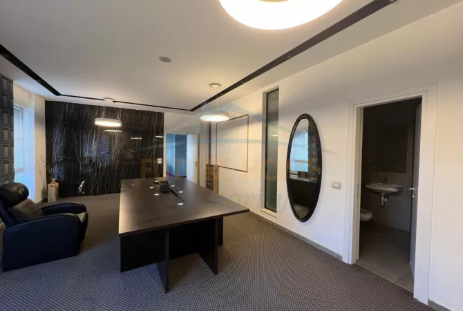 Business Property for Rent 1+1 in Tirana - 2,900 Euro