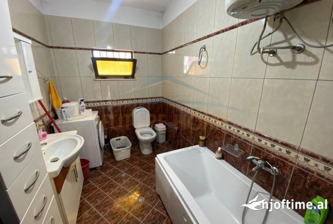 Shtepi ne shitje Shtepi Private ne Tirane, 4+1, Mobilimi E mobiluar, Pagesa 250,000  Euro.