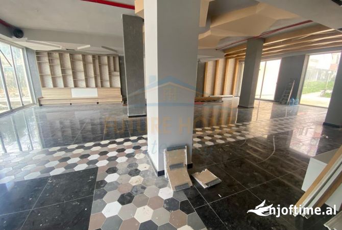 Ambiente Commerciale in Vendita 1+1 a Tirana - 300,000 Euro