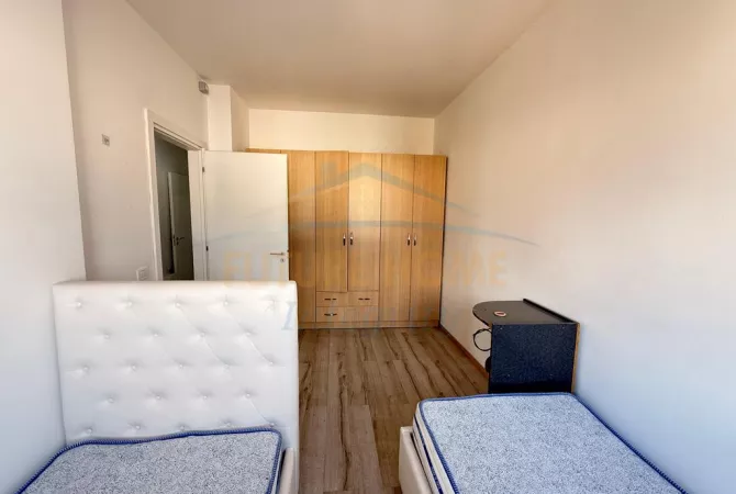 Shtepi ne shitje Apartament ne Tirane, 3+1, Mobilimi Pjeserisht e mobiluar, Pagesa 225,000  Euro.