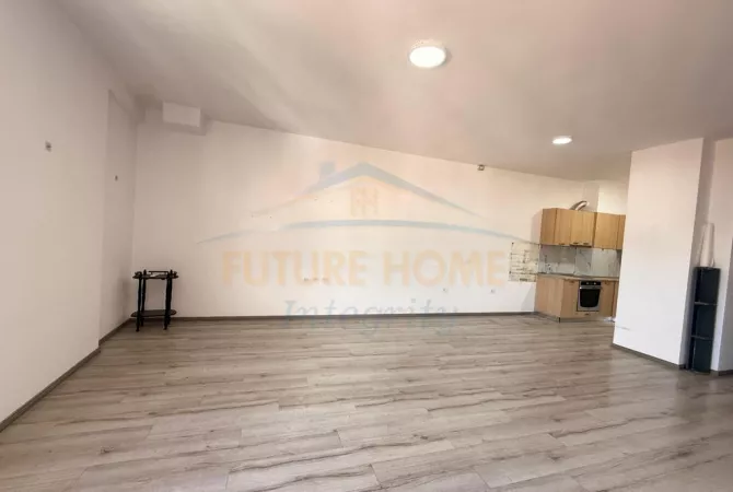 Shtepi ne shitje Apartament ne Tirane, 3+1, Mobilimi Pjeserisht e mobiluar, Pagesa 225,000  Euro.