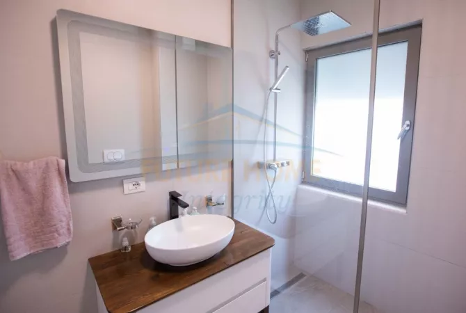 Shtepi me qera 2+1 ne Tirane - 2,500 Euro