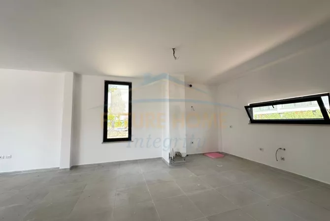 Luxury villas for sale in Durres 4+1, Emty