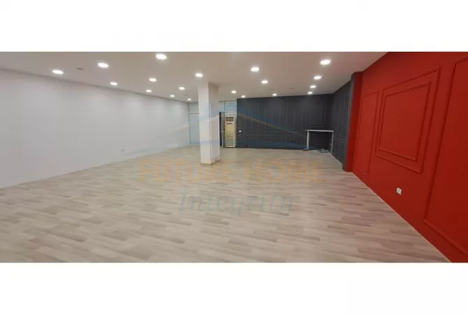 Ambiente Commerciale in Vendita 1+1 a Tirana - 360,000 Euro