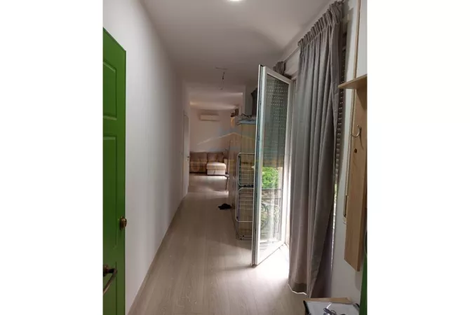 Shtepi me qera Apartament ne Tirane, Garsoniere, Mobilimi E mobiluar, Pagesa 400  Euro.