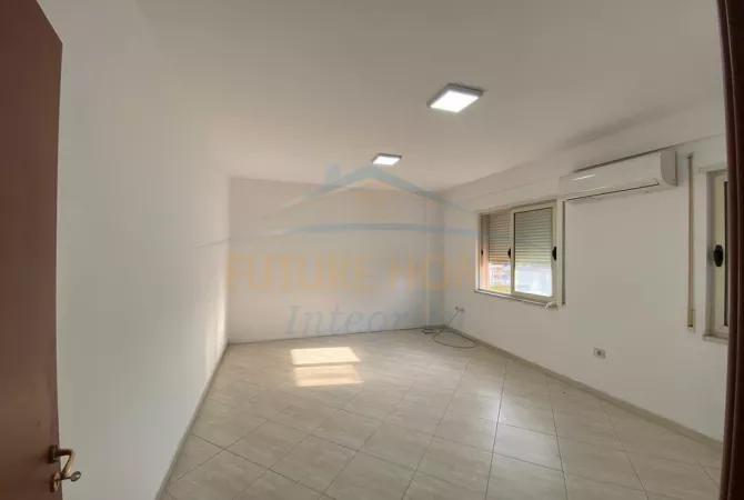 Ambient biznesi me qera 3+1 ne Tirane - 620 Euro