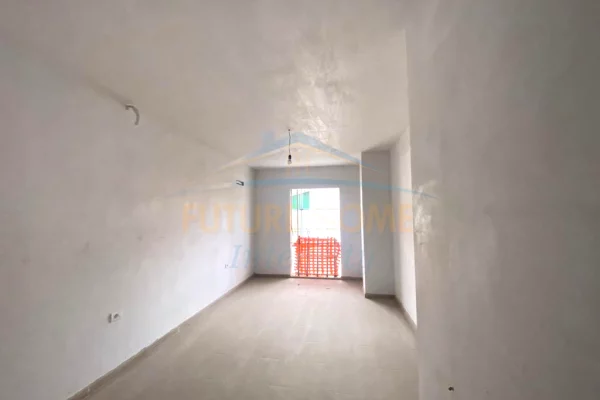 Shtepi ne shitje Apartament ne Tirane, 1+1, Mobilimi Bosh, pa mobiluar, Pagesa 136,000  Euro.