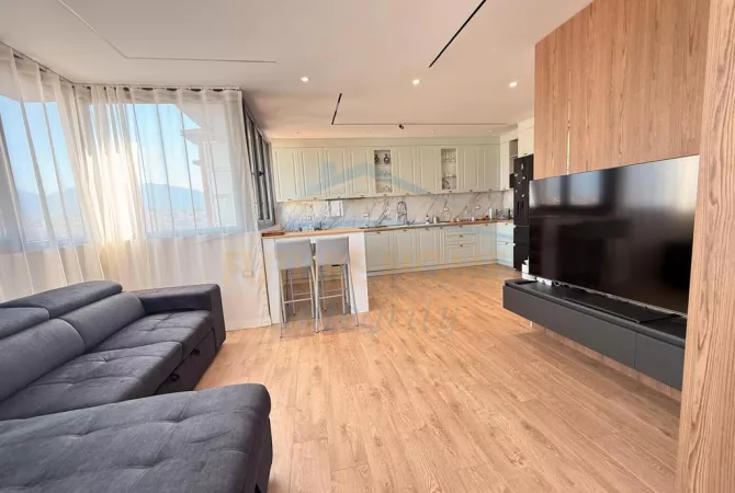 Shtepi me qera 2+1 ne Tirane - 1,200 Euro