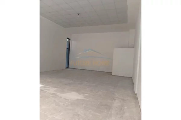 Ambiente Commerciale in Affitto 1+1 a Tirana - 500 Euro