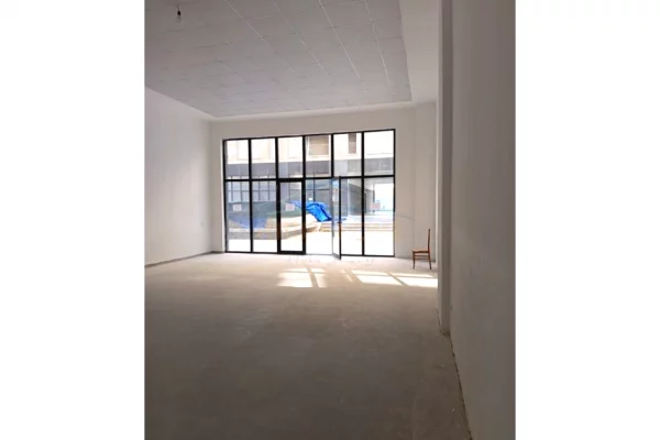 Ambiente Commerciale in Affitto 1+1 a Tirana - 500 Euro