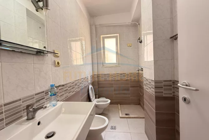 Shtepi me qera 4+1 ne Tirane - 1,200 Euro