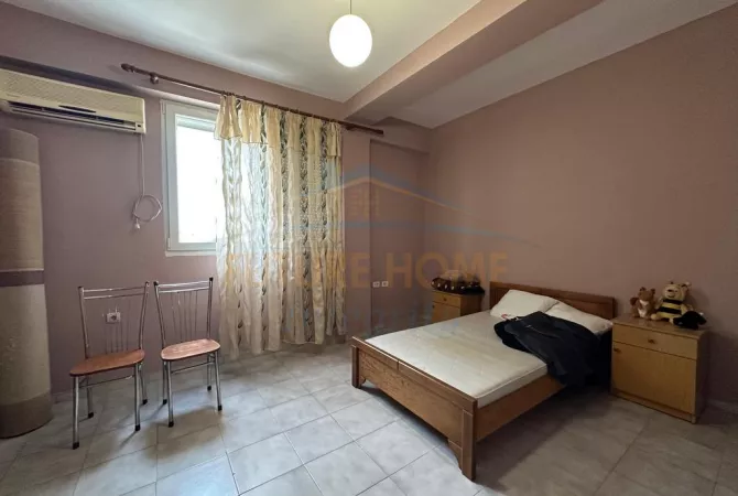 Shtepi me qera 4+1 ne Tirane - 1,200 Euro