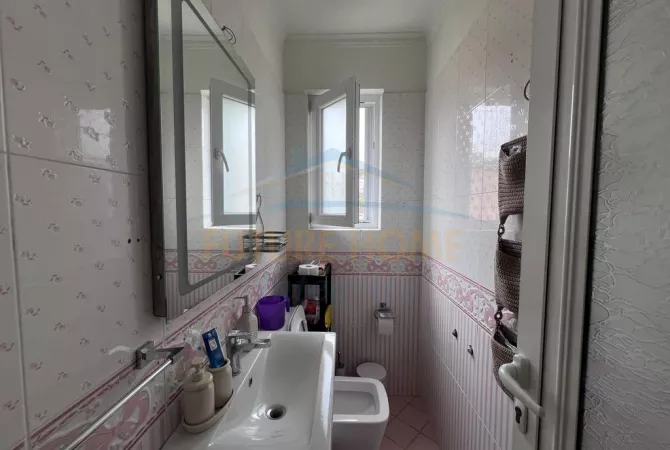 Shtepi me qera 2+1 ne Tirane - 700 Euro