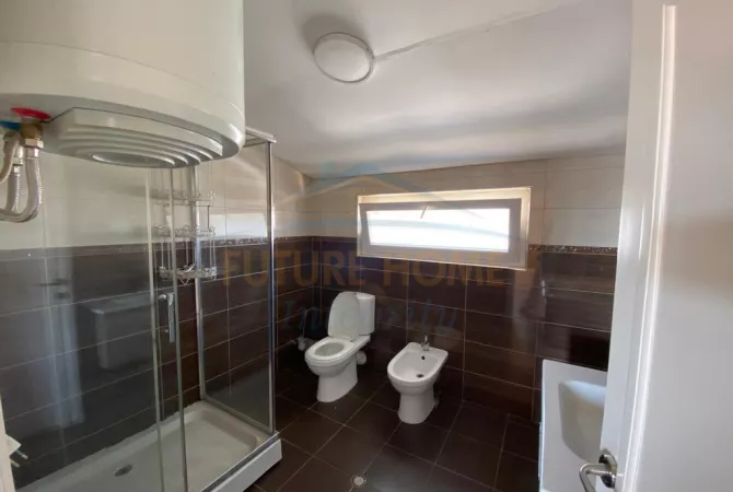 Shtepi me qera 7+1 ne Tirane - 1,500 Euro