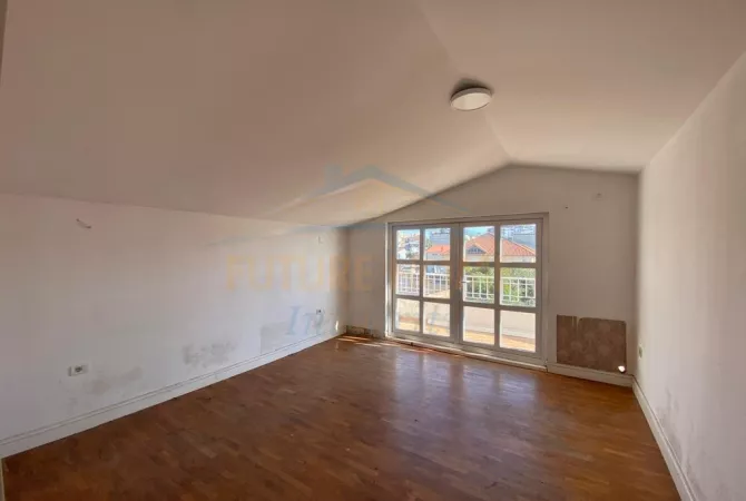 Shtepi me qera 7+1 ne Tirane - 1,500 Euro
