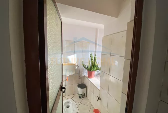 Ambient biznesi me qera 1+1 ne Tirane - 2,500 Euro