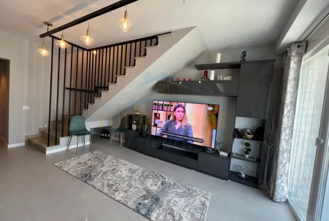 Shtepi ne shitje Vila Luksoze ne Durres, 3+1, Mobilimi E mobiluar, Pagesa 257,000  Euro.