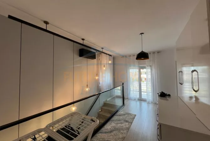 Shtepi ne shitje Vila Luksoze ne Durres, 3+1, Mobilimi E mobiluar, Pagesa 257,000  Euro.