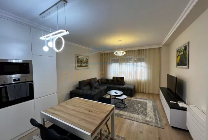 Shtepi me qera 2+1 ne Tirane - 1,100 Euro