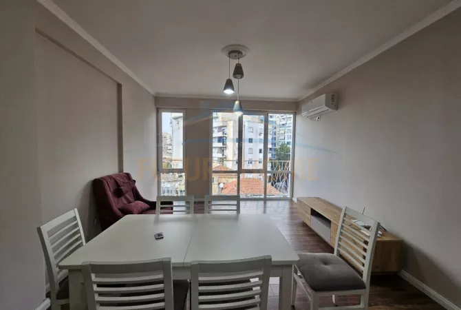 Shtepi me qera 2+1 ne Tirane - 800 Euro