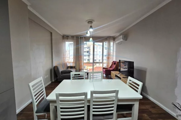 Shtepi me qera Apartament ne Tirane, 2+1, Mobilimi E mobiluar, Pagesa 800  Euro.