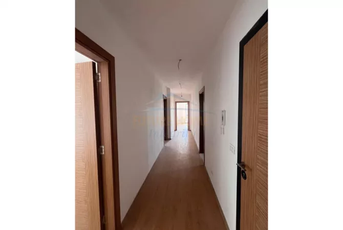 Shtepi ne shitje Apartament ne Tirane, 3+1, Mobilimi Bosh, pa mobiluar, Pagesa 190,148  Euro.