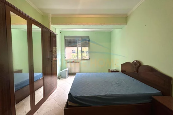 Shtepi me qera Apartament ne Tirane, 3+1, Mobilimi Pjeserisht e mobiluar, Pagesa 1,200  Euro.