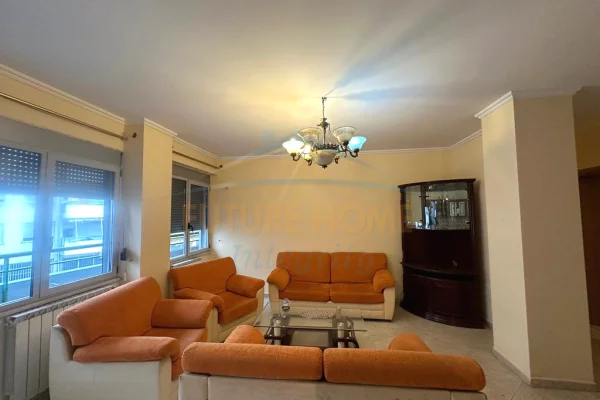 Shtepi me qera 3+1 ne Tirane - 1,200 Euro