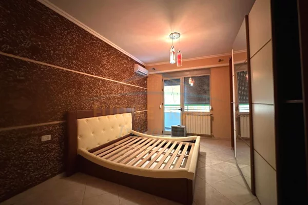 Shtepi me qera 3+1 ne Tirane - 1,200 Euro