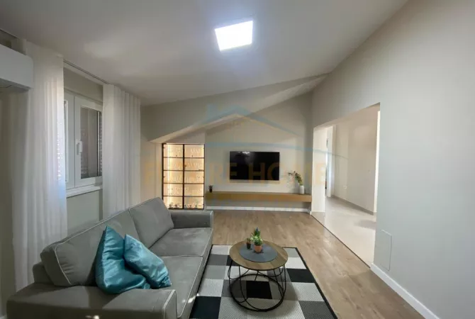 Shtepi me qera 2+1 ne Tirane - 1,000 Euro