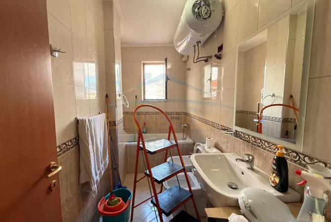 Shtepi me qera 3+1 ne Tirane - 1,000 Euro