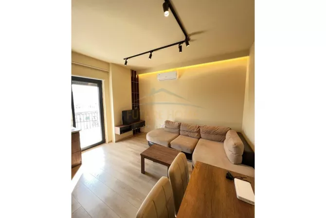 Shtepi me qera Apartament ne Tirane, 1+1, Mobilimi E mobiluar, Pagesa 850  Euro.