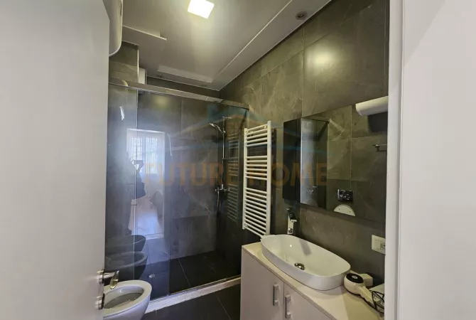 Shtepi me qera 2+1 ne Tirane - 1,200 Euro